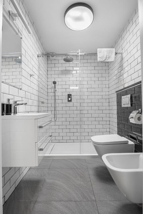 Villa Pod Warszawa & & Grota Solna *